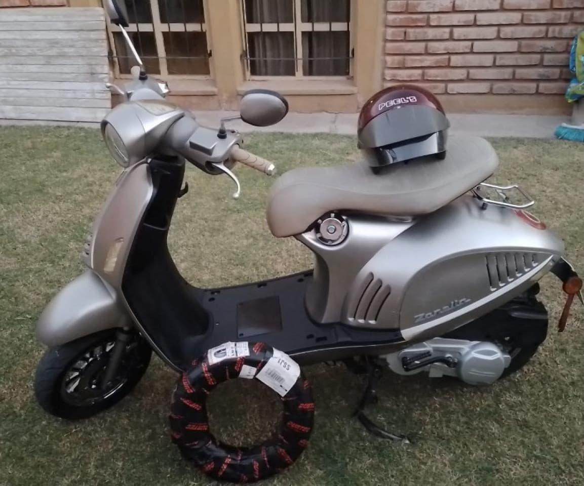 Zanella Prima 150 Scooter - Incluye Casco Y Rueda Adicional