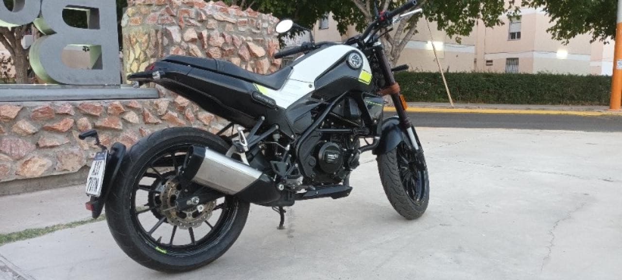 Benelli Leoncino 250. Permuto Financio