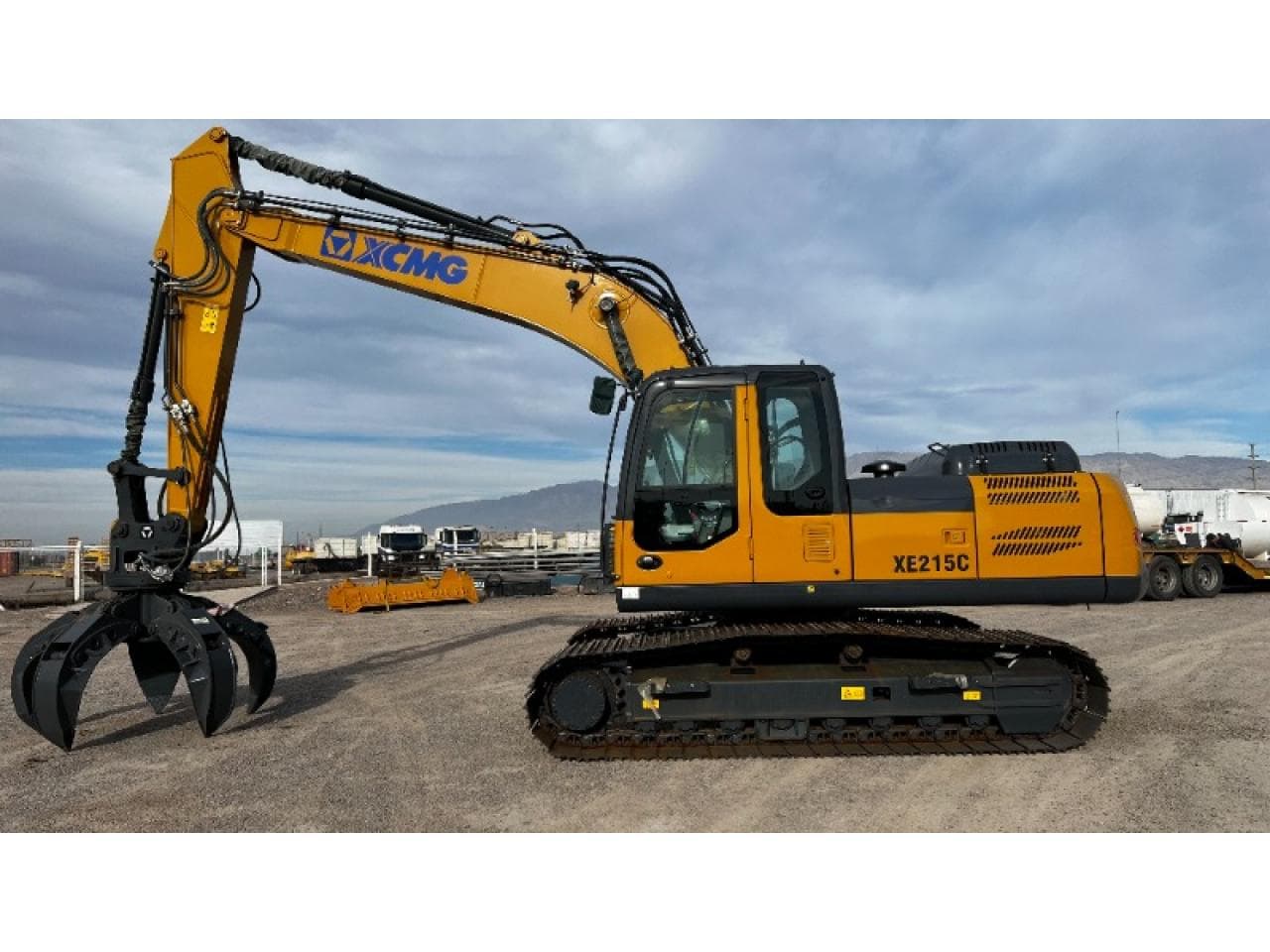 Excavadora Sobre Oruga Xcmg Modelo Xe215c - 21.5 T - 1 M3 - Motor Isuzu 142 Hp - 3er Via Hidraulica