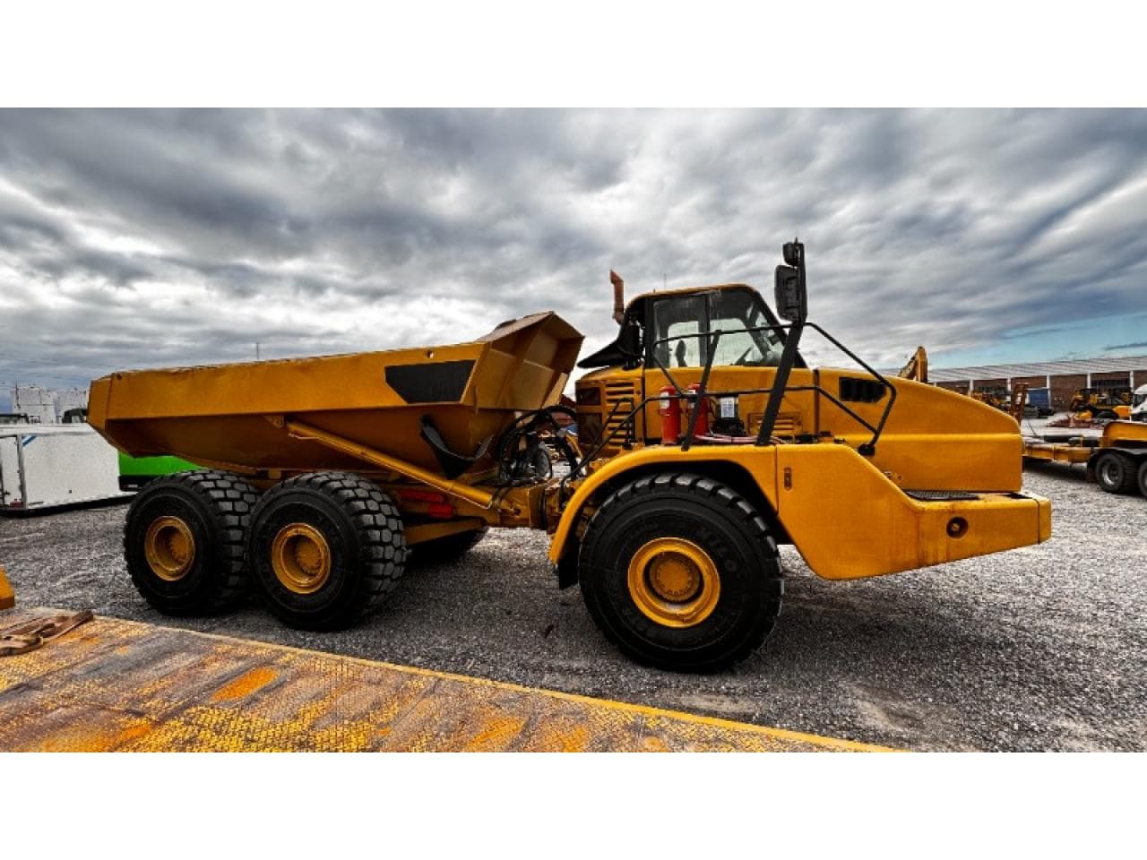 Camión Dumper Articulado Caterpillar 740  - 38 T - 23 M3 - 2011