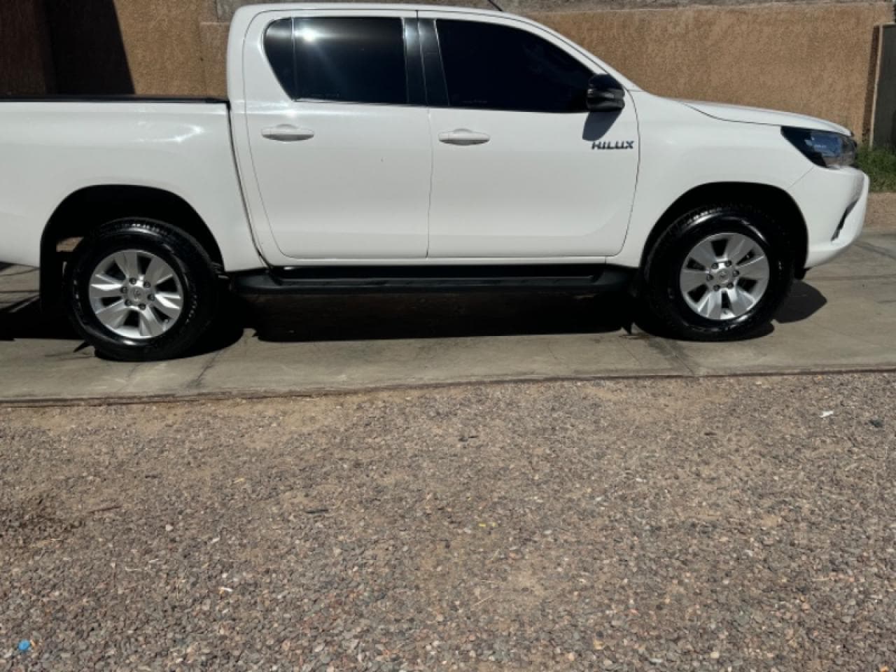 Toyota Hilux Impecable Con Accesorios 2017