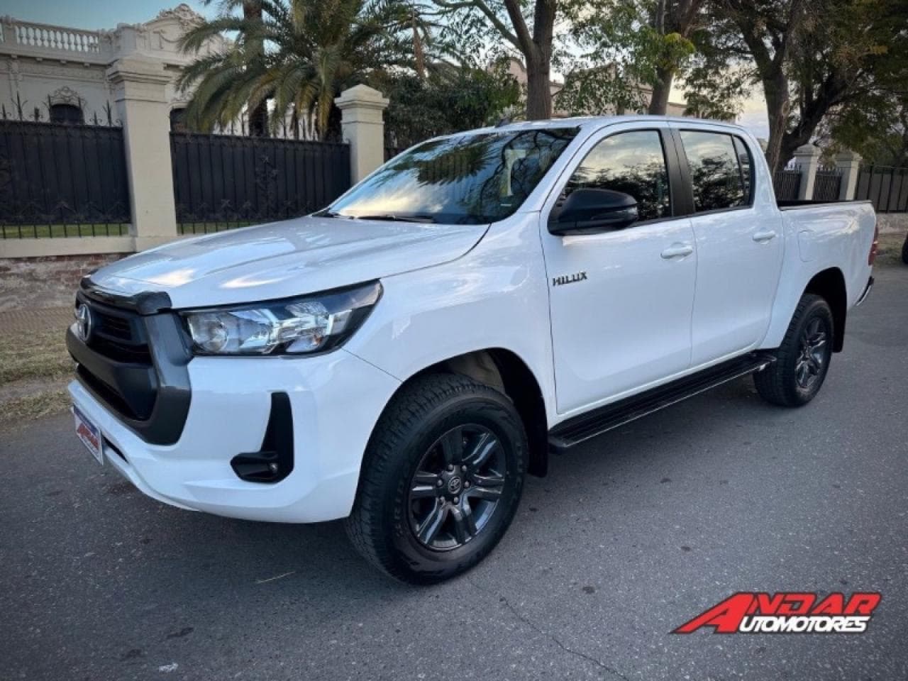 Toyota Hilux Sr 4x2 At 0km