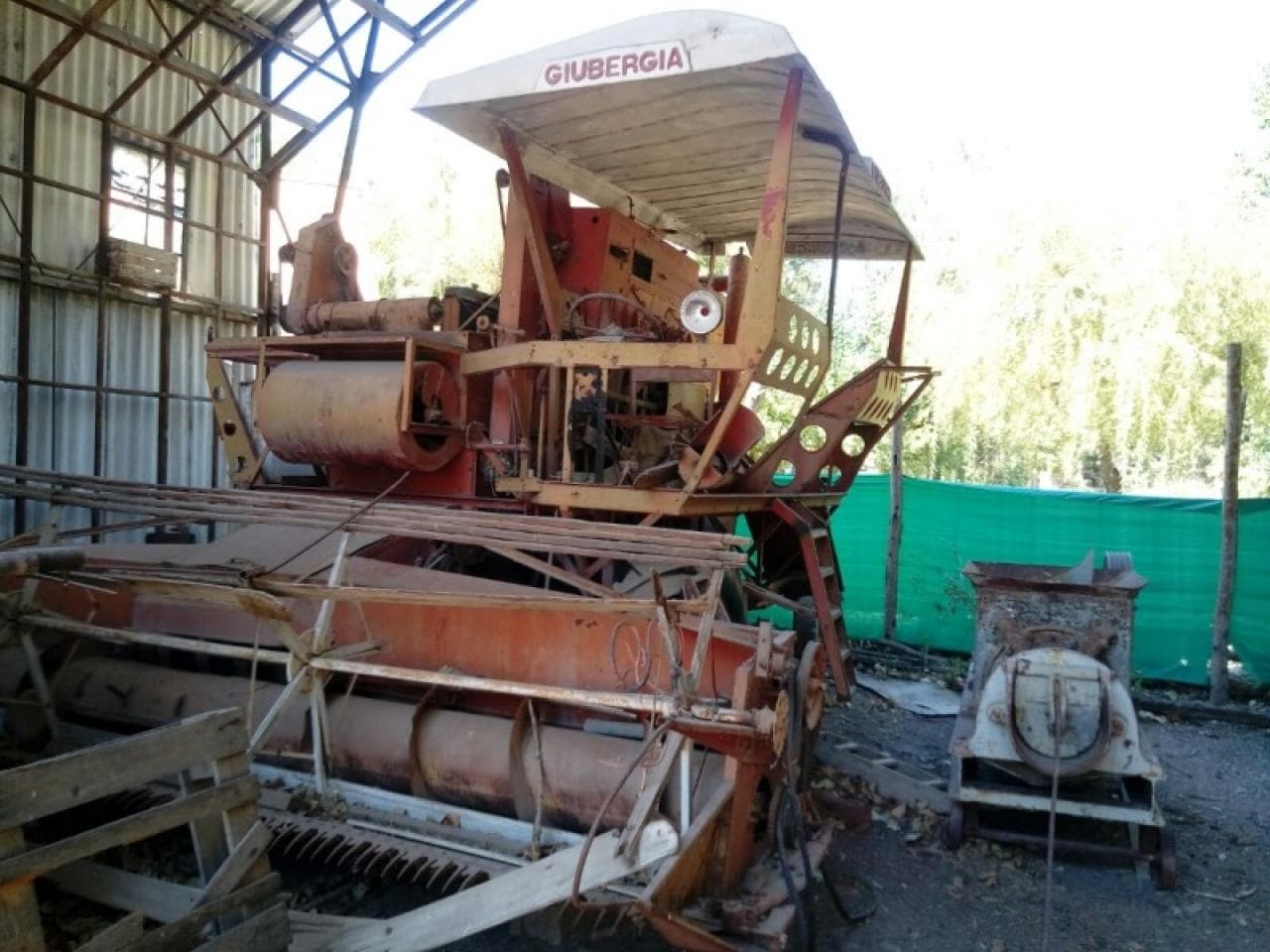 Cosechadora De Granos / Trilladora Giubergia Vendo O Permuto Por Implementos Agricolas