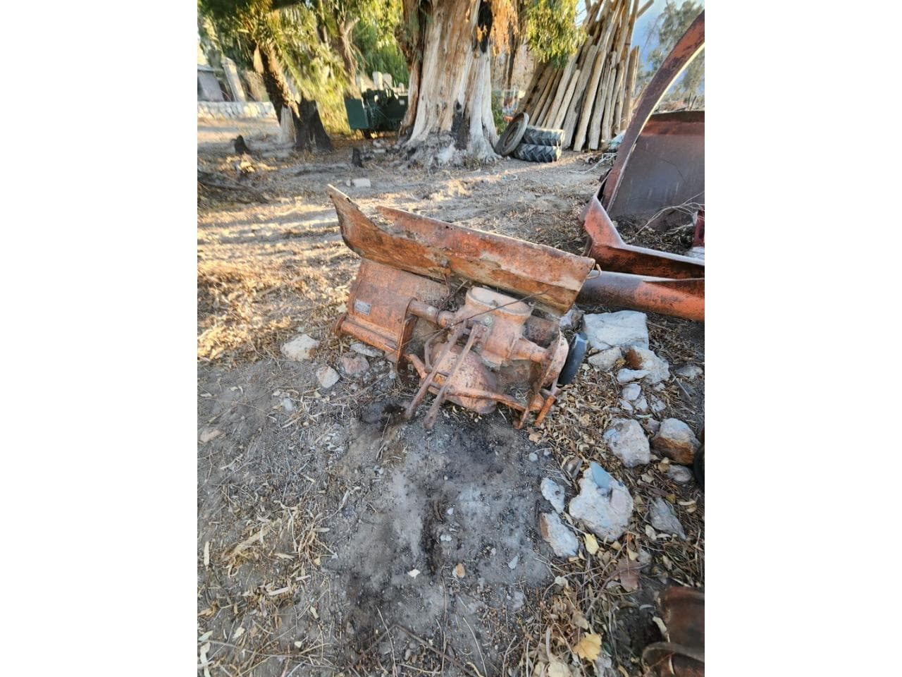 Rotovator Para Chatarra Junto Con Más Chatarra