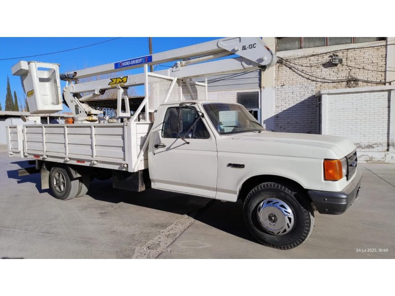 Ford F-350 Con Hidroelevador