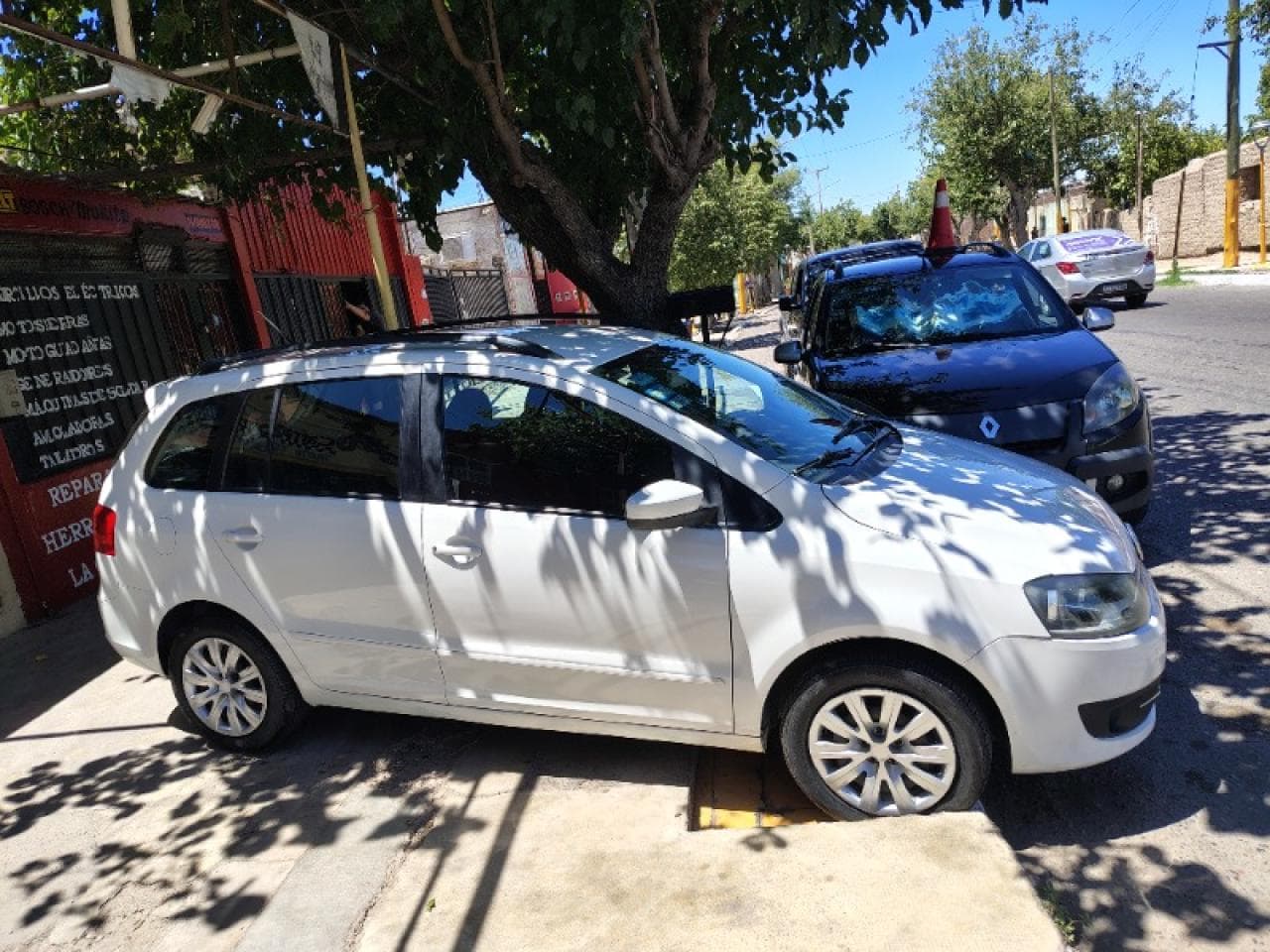 Oferta. Volkswagen Suram 2013