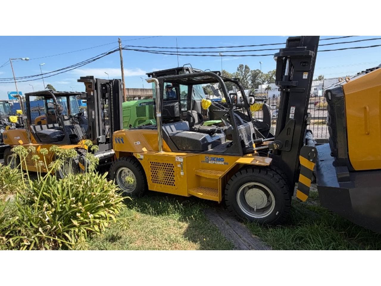 Autoelevador Diesel Xcmg Xcf1006k - 10 Toneladas - Torre Doble 3m - Motor Cummins 130 Hp -