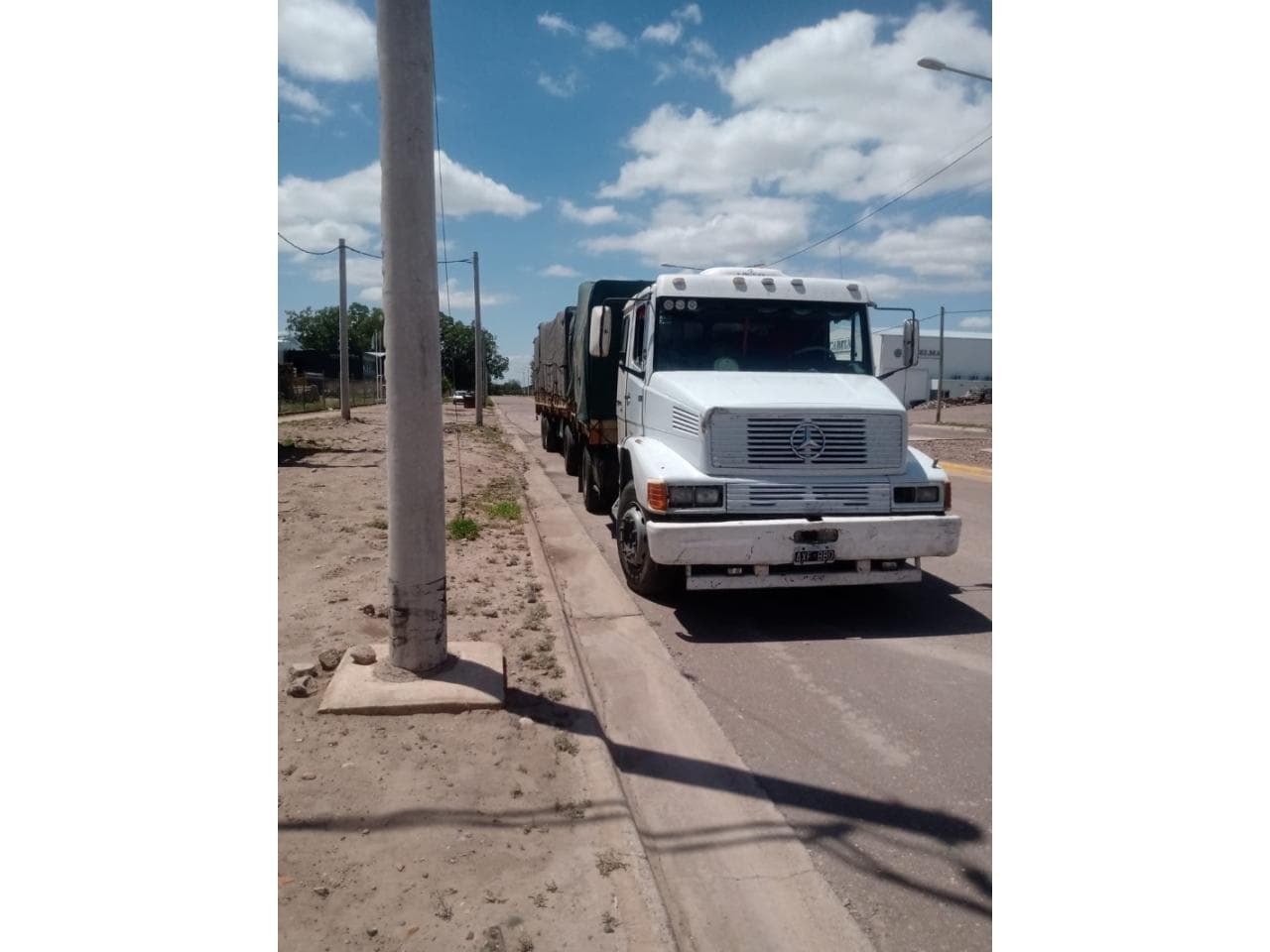 Camión Mercedes Benz 1620 Con Acoplado Maldonado De 3 Ejes