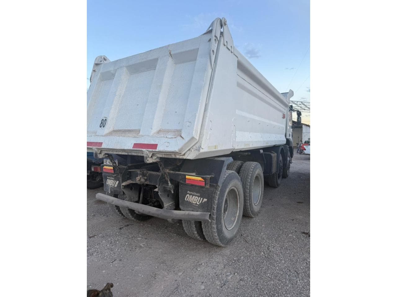 Astra 8x4 Volcador 2020