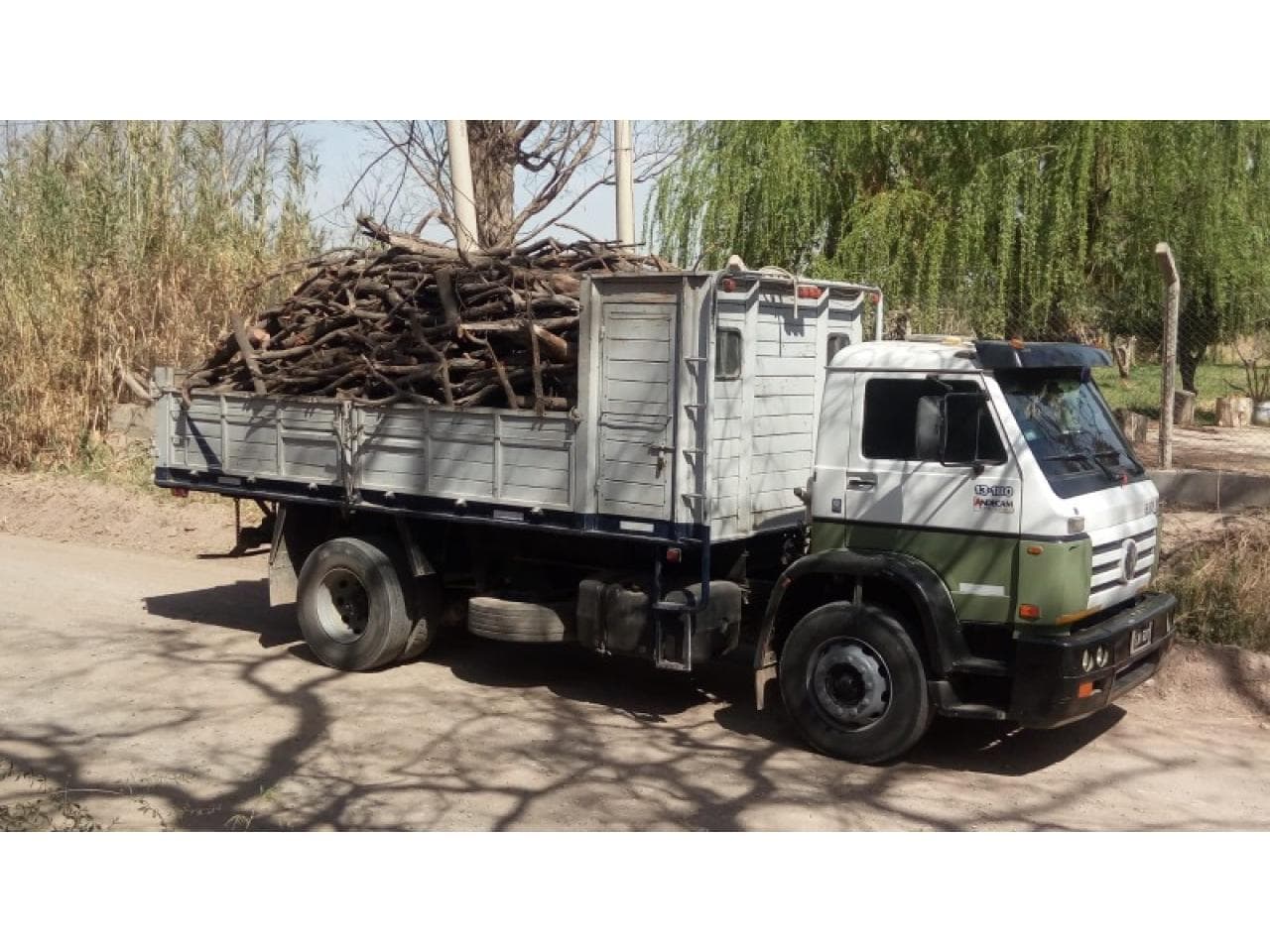 Volkswagen 13180 Con Volquete Bahco Y Carrocería Paletizada