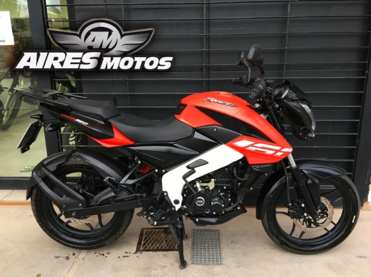 Bajaj Ns 160 Modelo 2022 *** Aires Motos *** Financiación Con Dni / Tarjetas De Crédito 24 Meses / Permuta