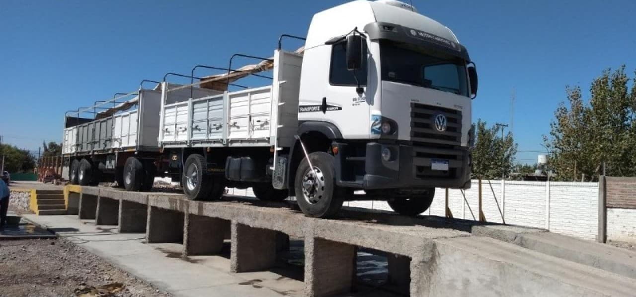 Volkswagen 19-330 - Modelo 2018 - 350.000 Km - único Dueño