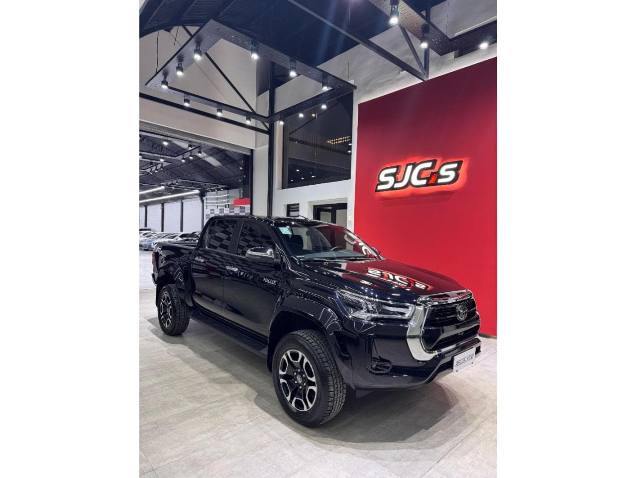 Toyota Hilux 2.8 Srx 4x4 Automática 2024 (con 19 Mil Km) único Dueño.