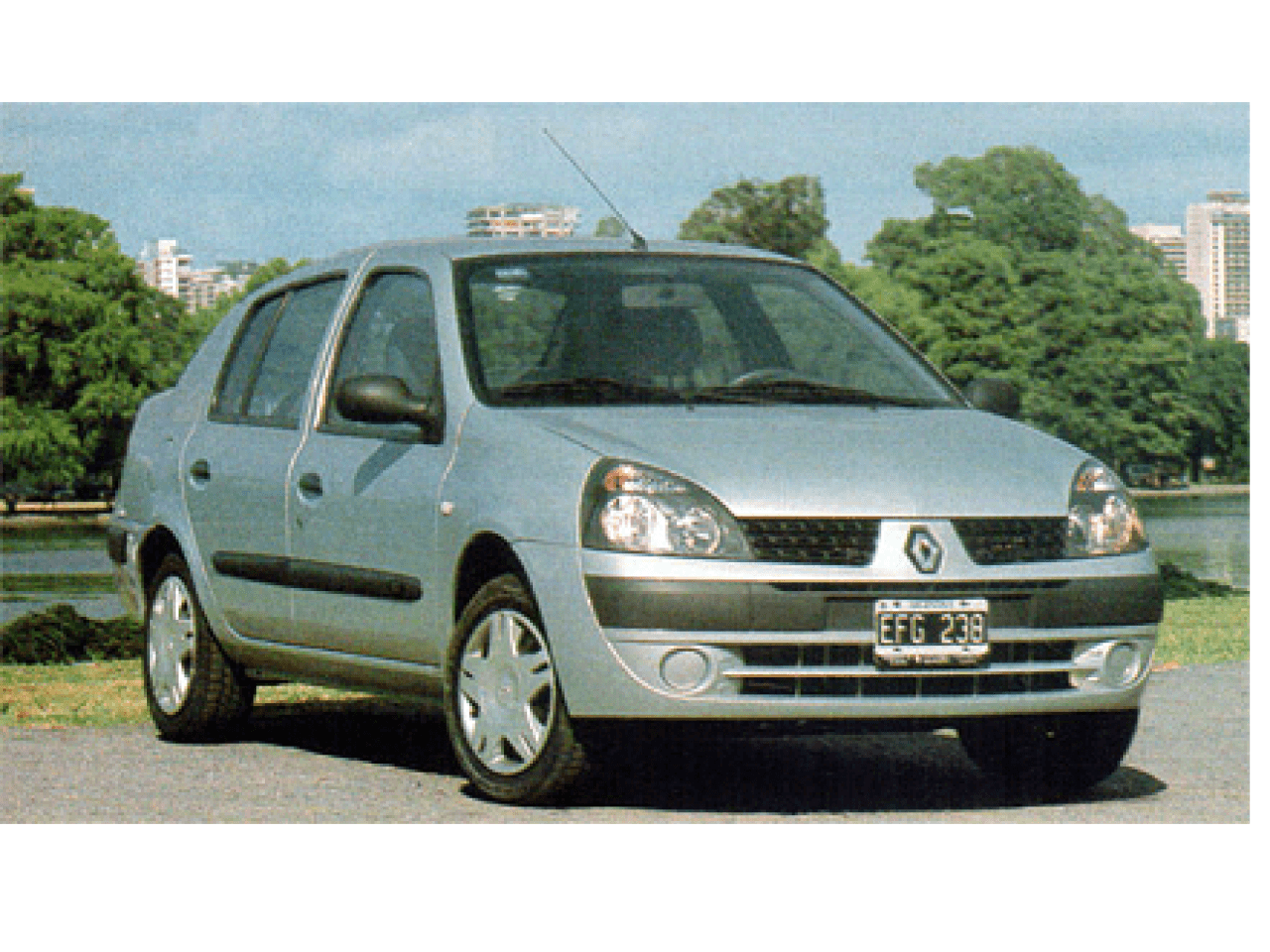 Renault Clio 2 F2 4 P. Authentic Aa Gnc De Fabrica