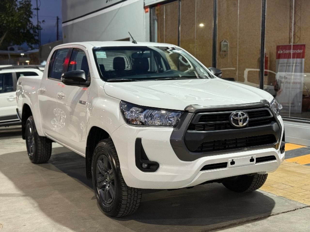 Toyota Hilux Sr 2.8 204cv A/t 4x4 Okm