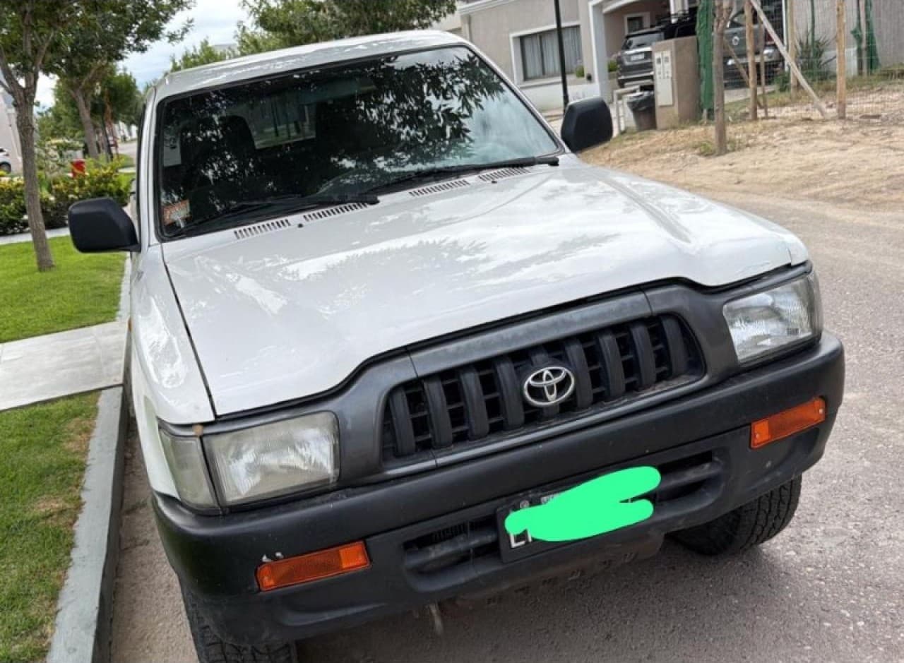 Toyota Hilux Dx 4x4 2004 3.0 Aspirada
