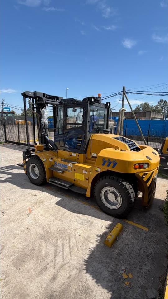 Autoelevador Diesel Xcmg Xcf1606k 16 Toneladas - Torre Doble 3m - Motor Cummins 175 Hp - Desplazadores - Posicionador