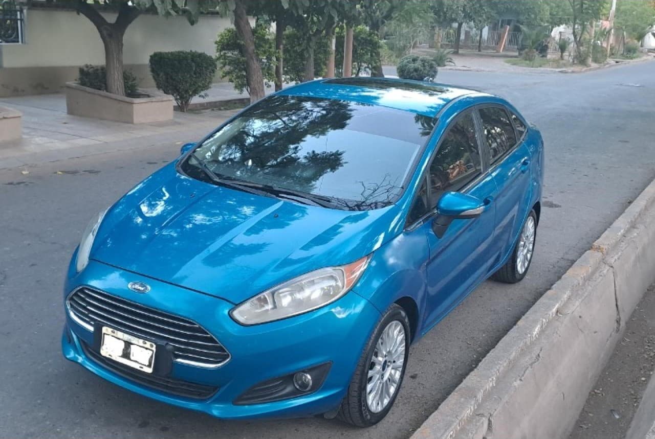 Ford Fiesta Kinetic Design Titanium Powershift 2014-impecable