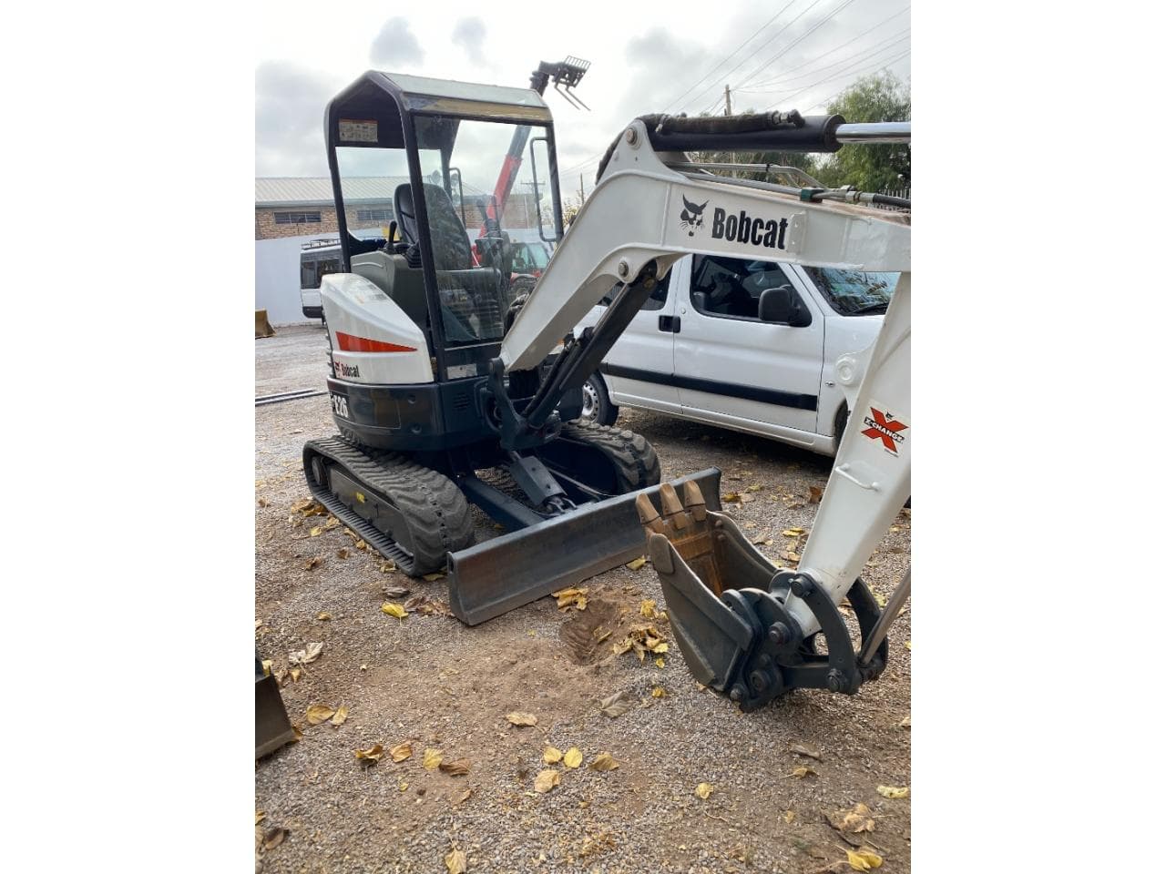 Mini Excavadora Bobcat E26 2.6 Ton - Motor 25 Hp - 2013